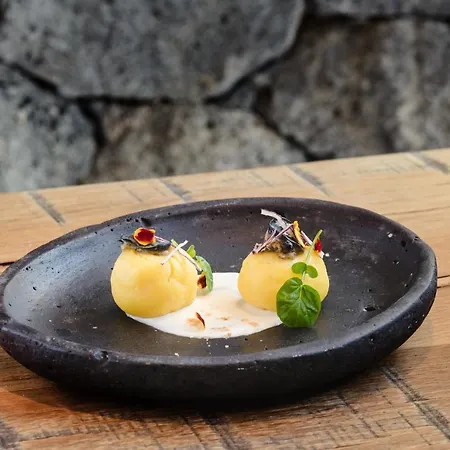 Kamezi Boutique Villa *