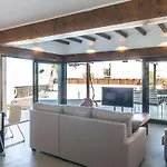 Kamezi Boutique Villa