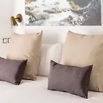 Kamezi Boutique Villa *